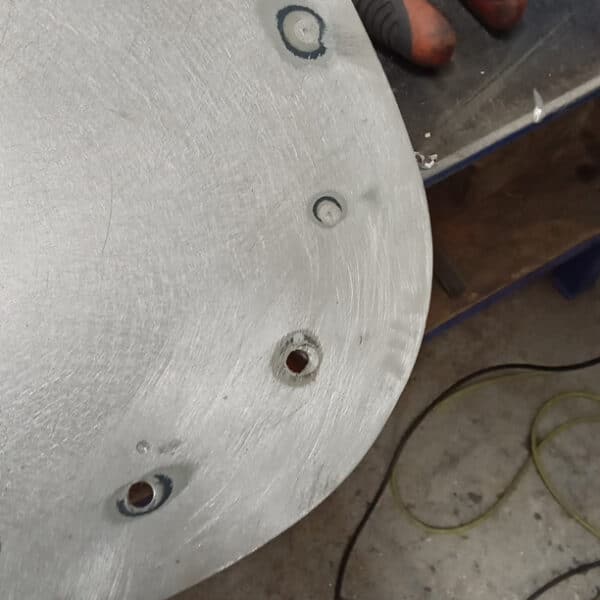 25.03.2025 1969 aston martin db6 volante blue tailgate repairs (15)
