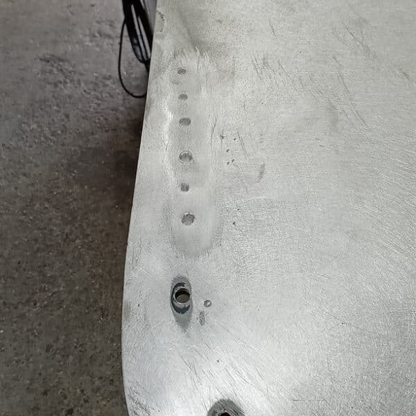 25.03.2025 1969 aston martin db6 volante blue tailgate repairs (16)