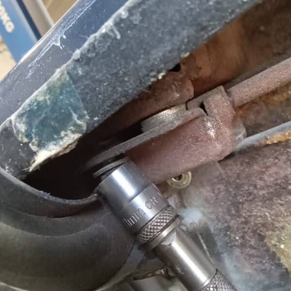 25.03.2025 1969 aston martin db6 volante blue tailgate repairs (4)