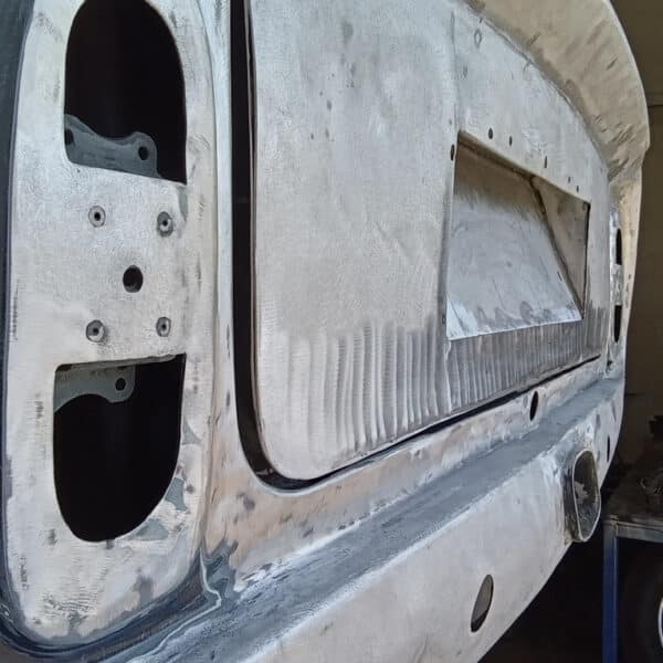25.03.2025 1969 aston martin db6 volante blue tailgate repairs (6)