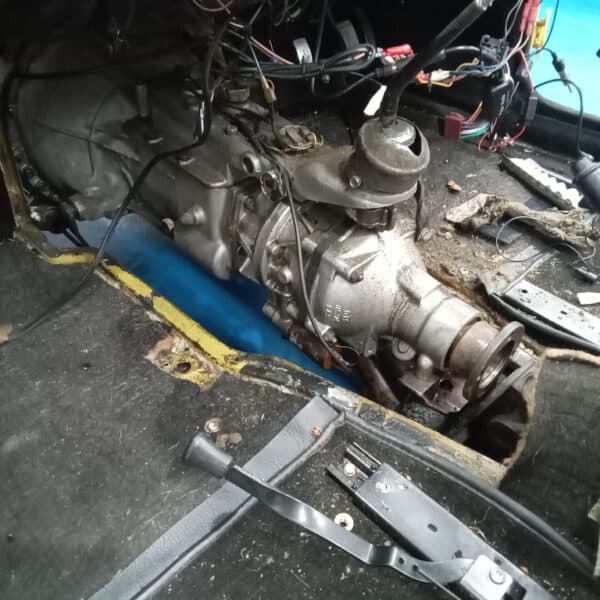 25.03.2025 1975 triumph tr6 yellow dismantling (1)