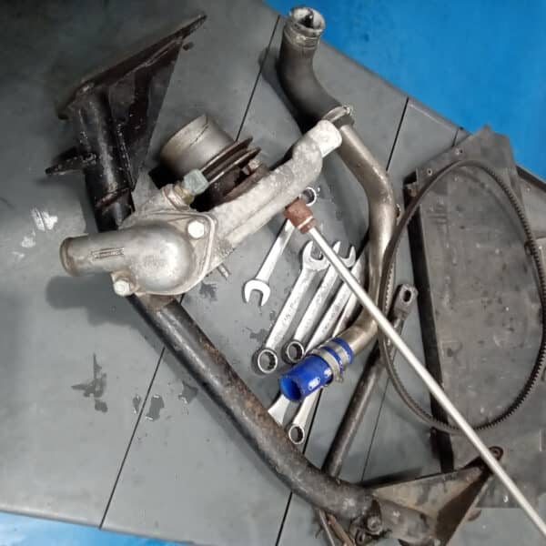 25.03.2025 1975 triumph tr6 yellow dismantling (12)