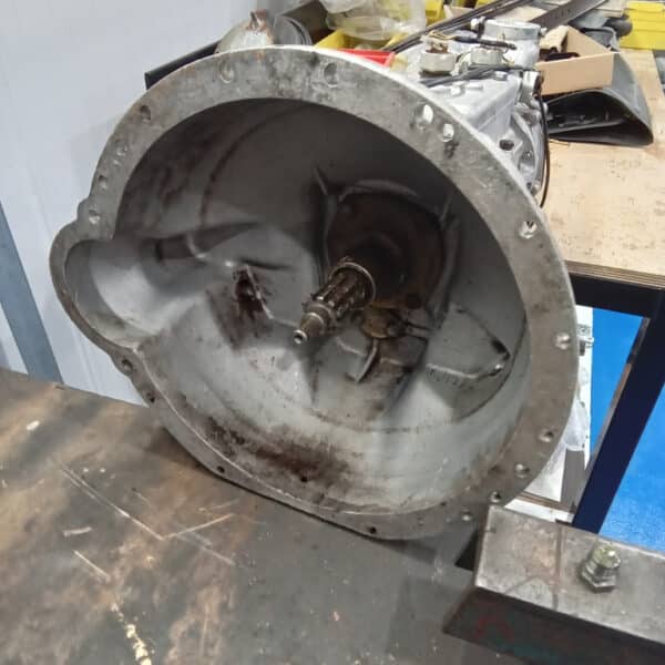 25.03.2025 1975 triumph tr6 yellow dismantling (14)
