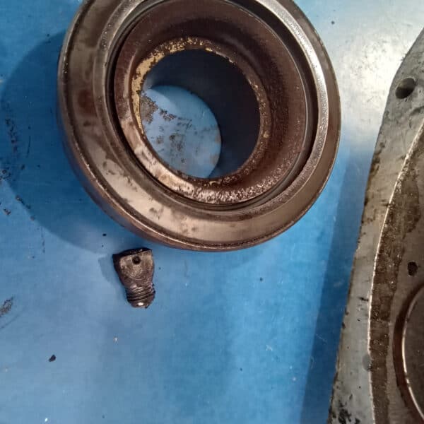 25.03.2025 1975 triumph tr6 yellow dismantling (5)