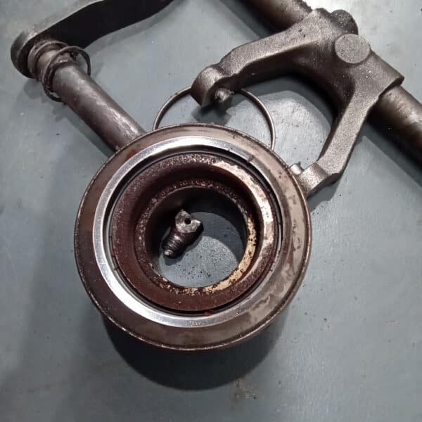 25.03.2025 1975 triumph tr6 yellow dismantling (6)