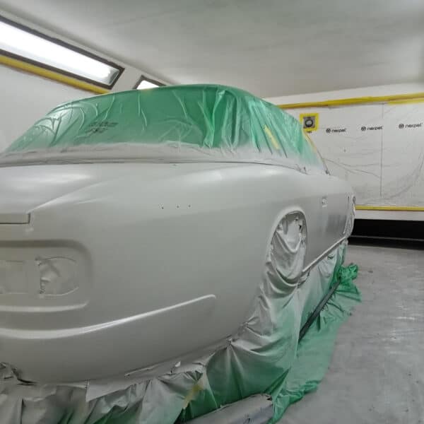 25.03.2025 1976 jensen interceptor blue body work (11)