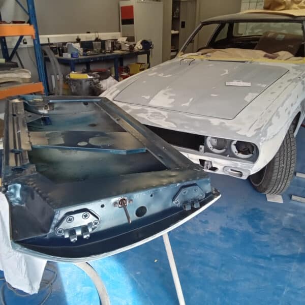 25.03.2025 1976 jensen interceptor blue body work (4)