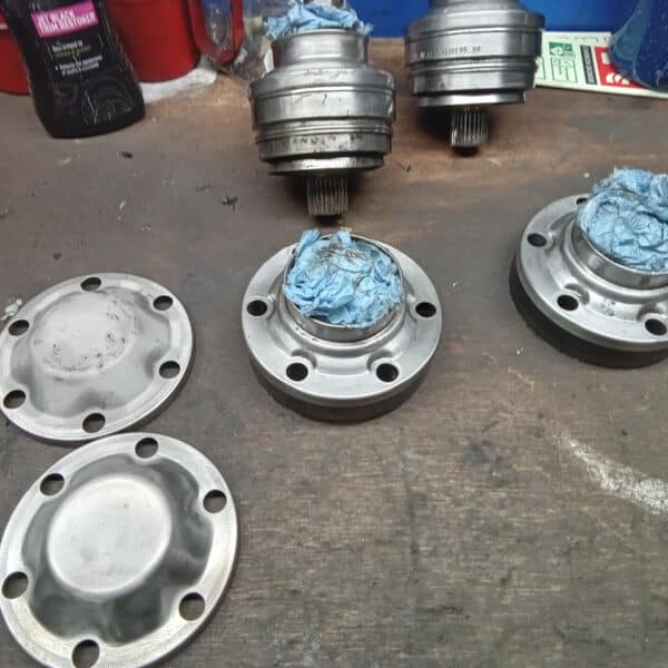 25.03.2025 1987 mercedes 500 sl grey driveshaft refurbishment (3)