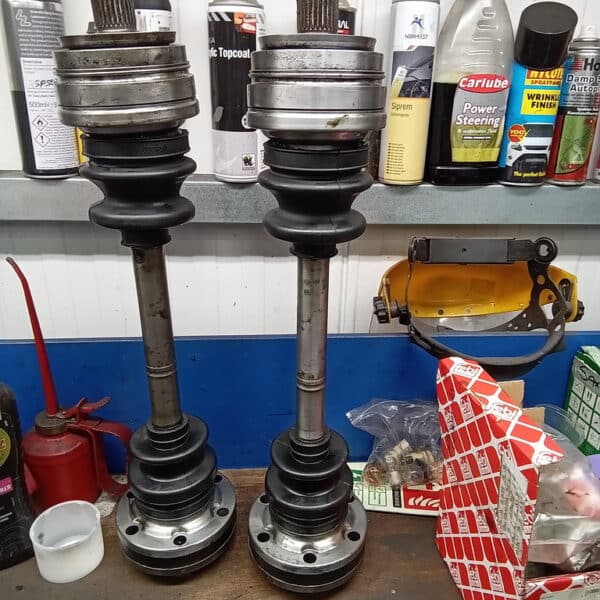 25.03.2025 1987 mercedes 500 sl grey driveshaft refurbishment (4)