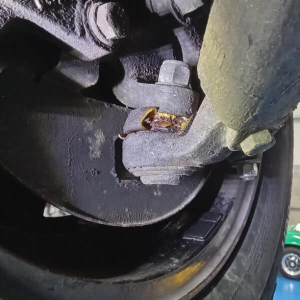 26032025 1974 triumph stag appraisal and coolant leak (25)