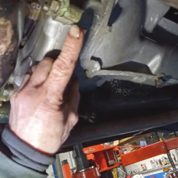 26032025 1974 triumph stag appraisal and coolant leak (27)