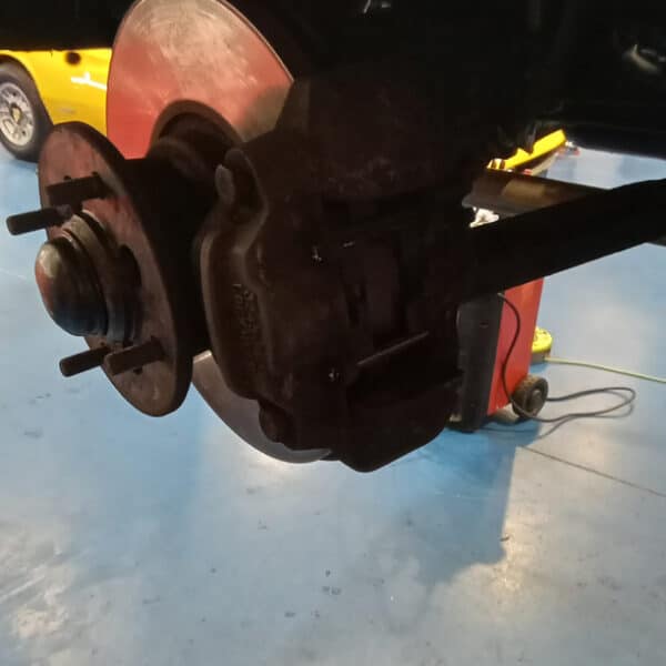 26032025 1974 triumph stag appraisal and coolant leak (33)