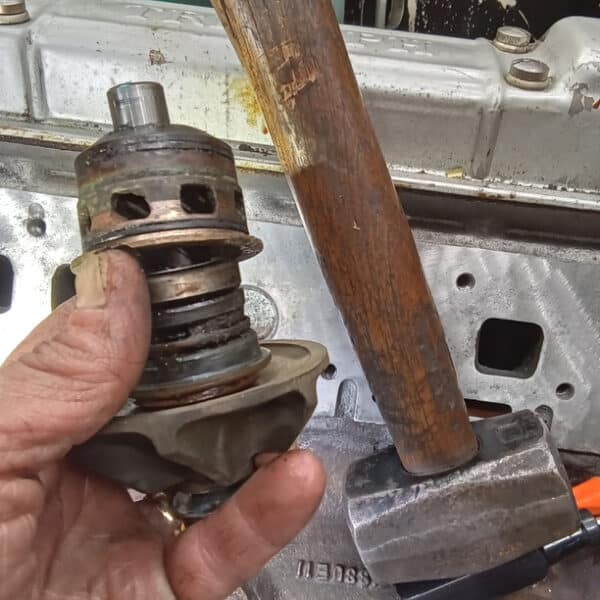 27.03.2025 1974 triumph stag white water pump (4)