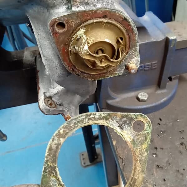 27.03.2025 1974 triumph stage white water pump 2 (7)