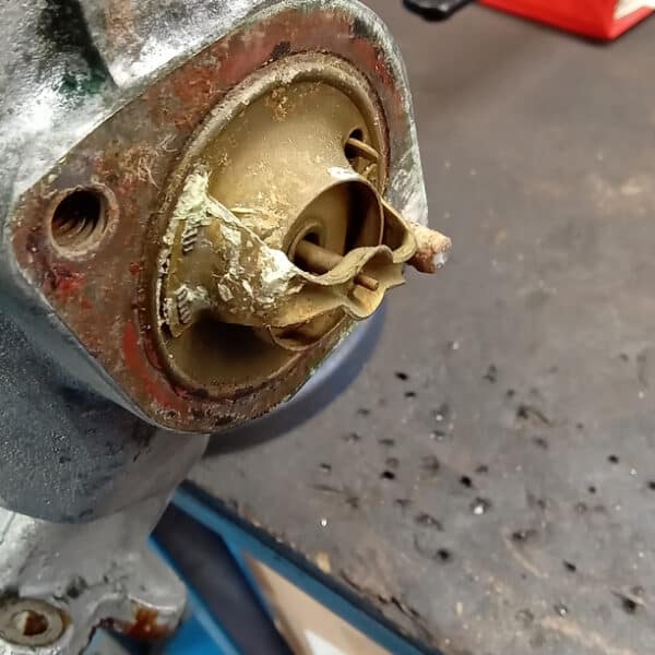 27.03.2025 1974 triumph stage white water pump 2 (8)