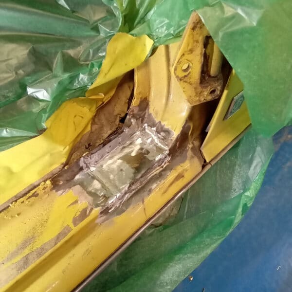 27.03.2025 1975 triumph tr6 yellow rust repair (6)