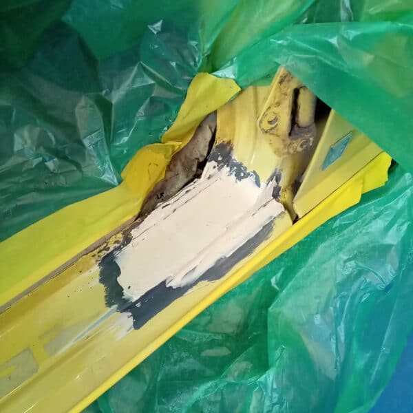 27.03.2025 1975 triumph tr6 yellow rust repair (7)