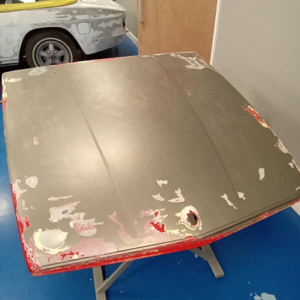 27.03.2025 1978 mercedes 350sl red stripping panels (1)