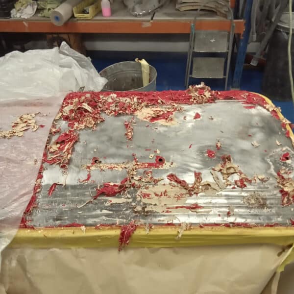 27.03.2025 1978 mercedes 350sl red stripping panels (3)