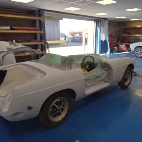 01.04.2025 1973 mg b roadster blue prep for paint (4)
