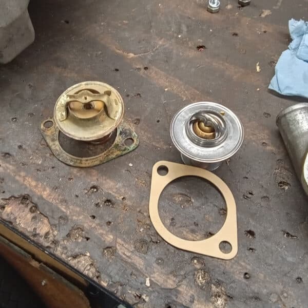 01.04.2025 1974 triumph stag white repairs (11)