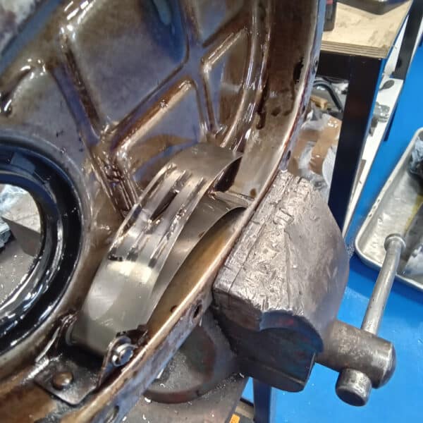 01.04.2025 1975 triumph tr6 yellow reassembly (4)