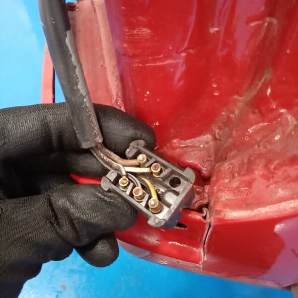 01.04.2025 1978 mercedes 350sl red removing brakes (10)