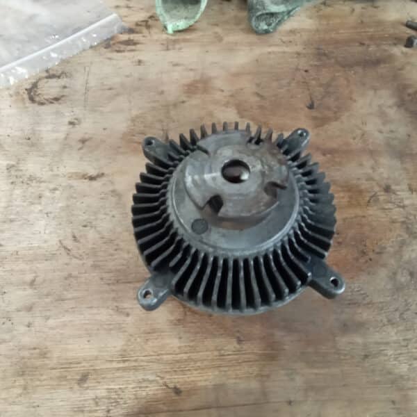 01.04.2025 1978 mercedes 350sl red removing brakes (12)