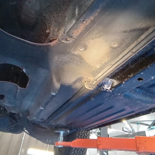 01.04.2025 1978 mercedes 350sl red removing brakes (14)