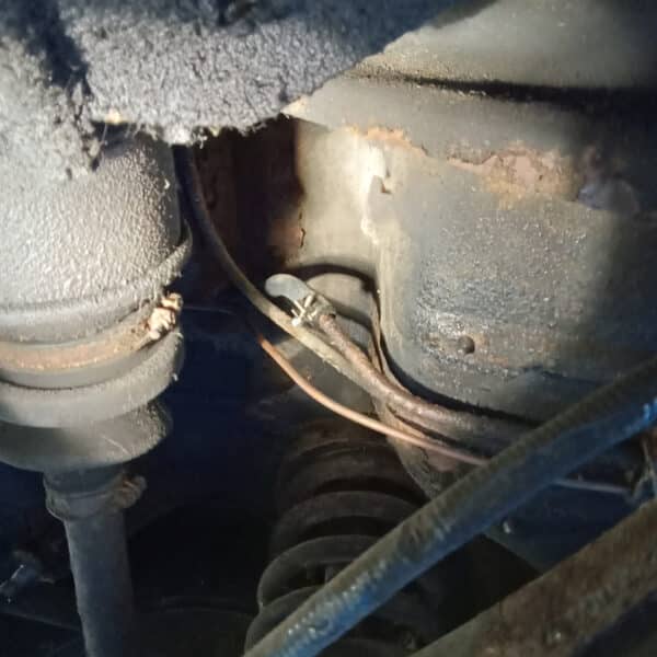 01.04.2025 1978 mercedes 350sl red removing brakes (16)