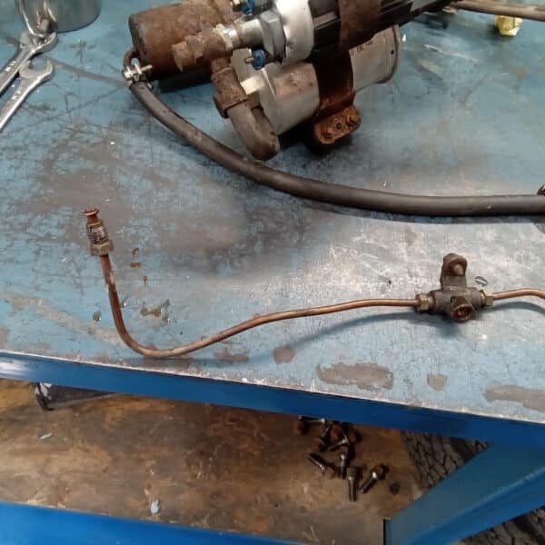 01.04.2025 1978 mercedes 350sl red removing brakes (23)