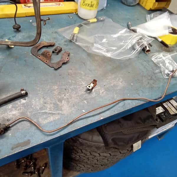 01.04.2025 1978 mercedes 350sl red removing brakes (24)
