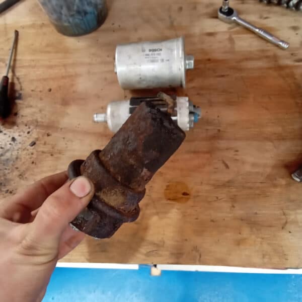 01.04.2025 1978 mercedes 350sl red removing brakes (28)