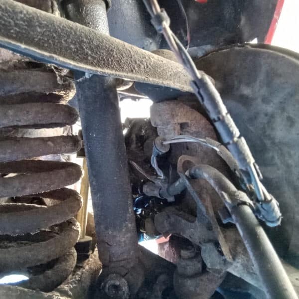 01.04.2025 1978 mercedes 350sl red removing brakes (34)