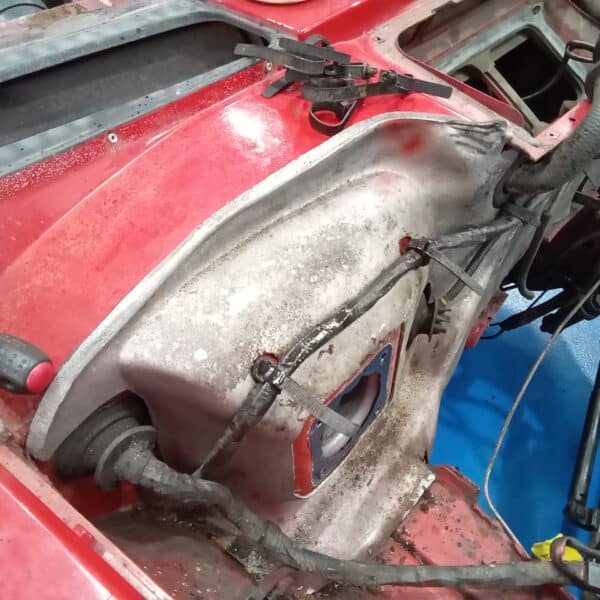 01.04.2025 1978 mercedes 350sl red removing brakes (38)