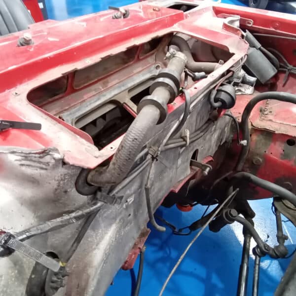 01.04.2025 1978 mercedes 350sl red removing brakes (39)