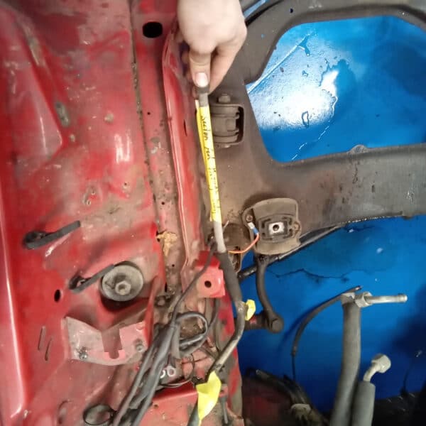 01.04.2025 1978 mercedes 350sl red removing brakes (4)