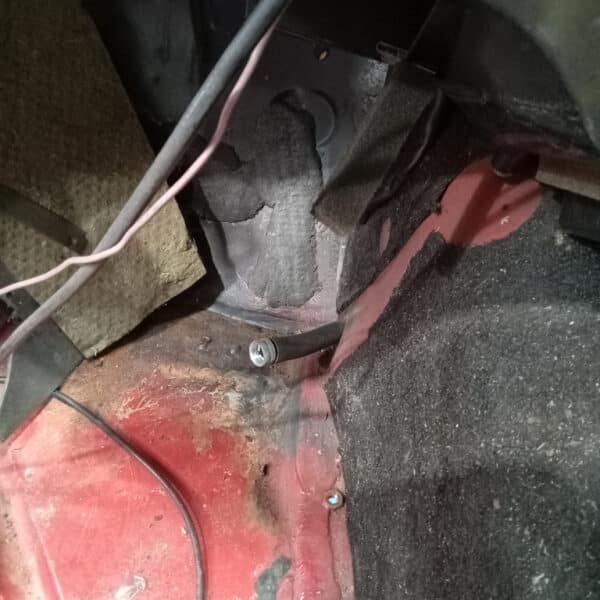 01.04.2025 1978 mercedes 350sl red removing brakes (40)