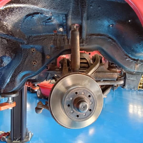 01.04.2025 1978 mercedes 350sl red removing brakes (45)