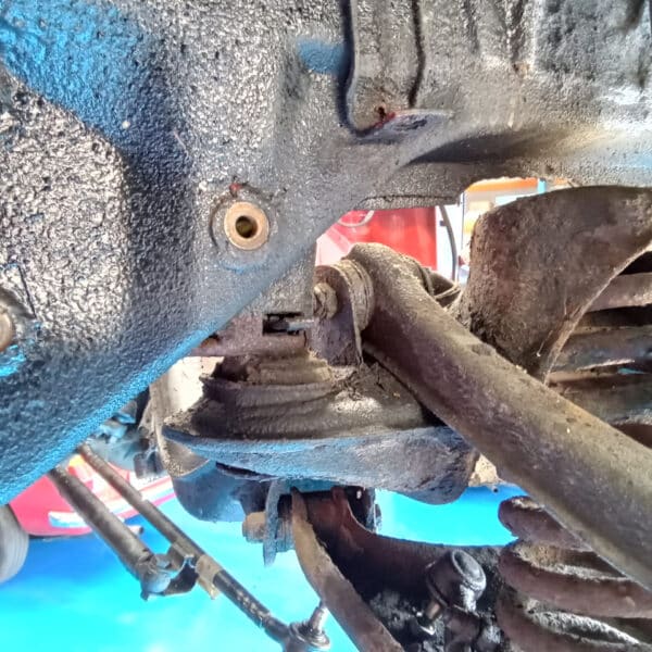 01.04.2025 1978 mercedes 350sl red removing brakes (48)