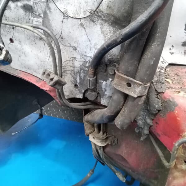 01.04.2025 1978 mercedes 350sl red removing brakes (5)