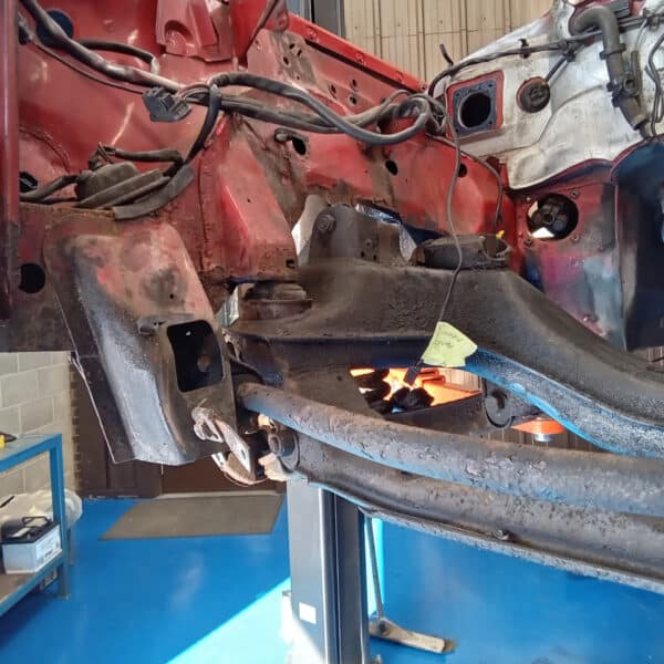 01.04.2025 1978 mercedes 350sl red removing brakes (51)