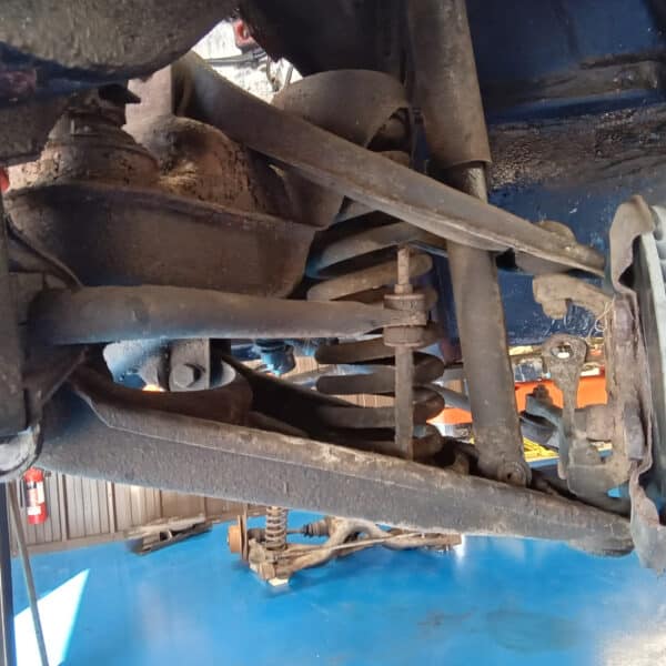01.04.2025 1978 mercedes 350sl red removing brakes (52)
