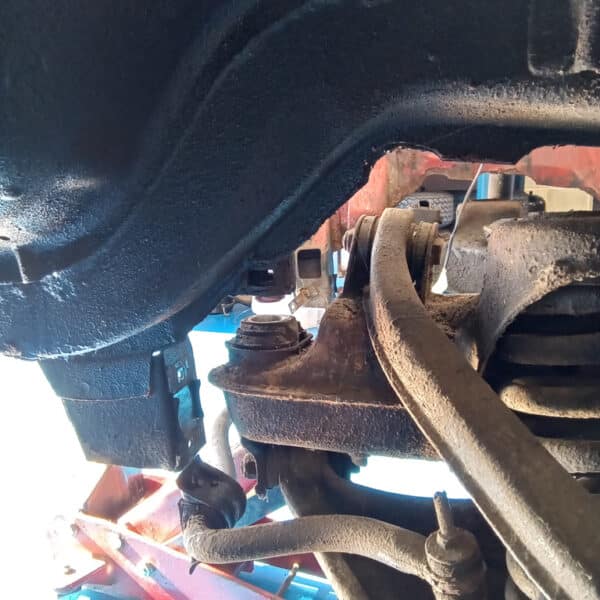 01.04.2025 1978 mercedes 350sl red removing brakes (54)