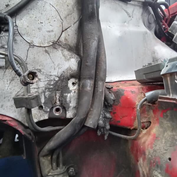 01.04.2025 1978 mercedes 350sl red removing brakes (7)