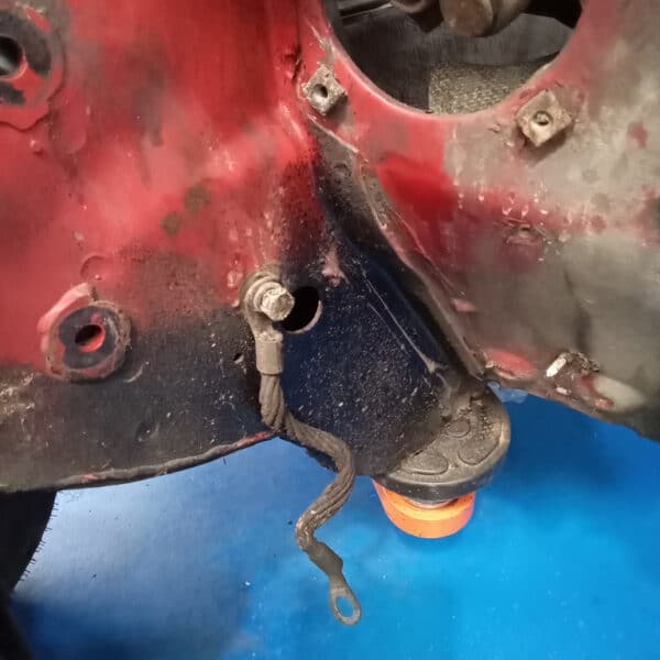01.04.2025 1978 mercedes 350sl red removing brakes (8)