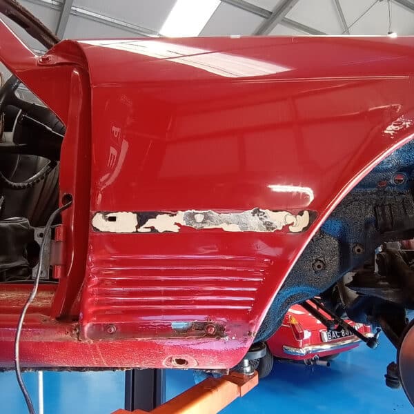 01.04.2025 1978 mercedes 350sl red removing wings (1)