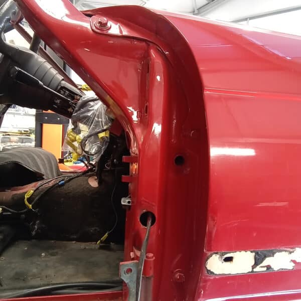01.04.2025 1978 mercedes 350sl red removing wings (2)