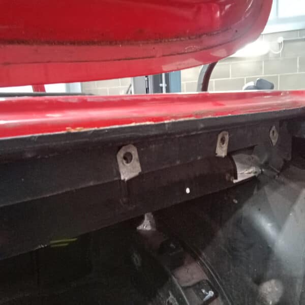 01.04.2025 1978 mercedes 350sl red removing wings (25)