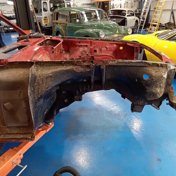01.04.2025 1978 mercedes 350sl red removing wings (32)